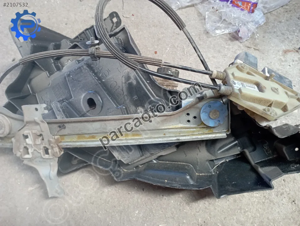 Renault Fluence sağ arka cam krikosu