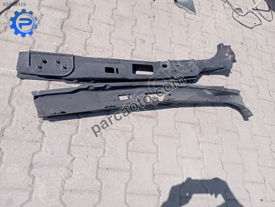 Ford Custom bağac bölmesi su boşaltma oluğu