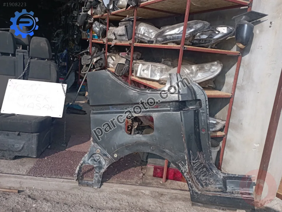 Renault Express sağ arka çamurluk .777411736R