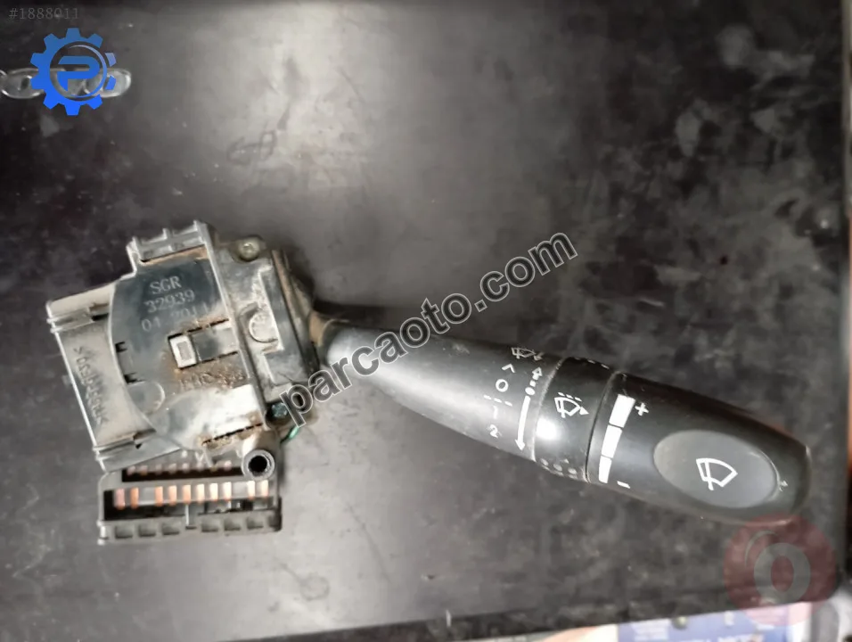Hyundai acecent era silecek su atma kolu..sgr32939