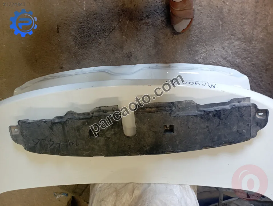 Toyota corolla-auris ön panel üst kaplama..16592-ot120