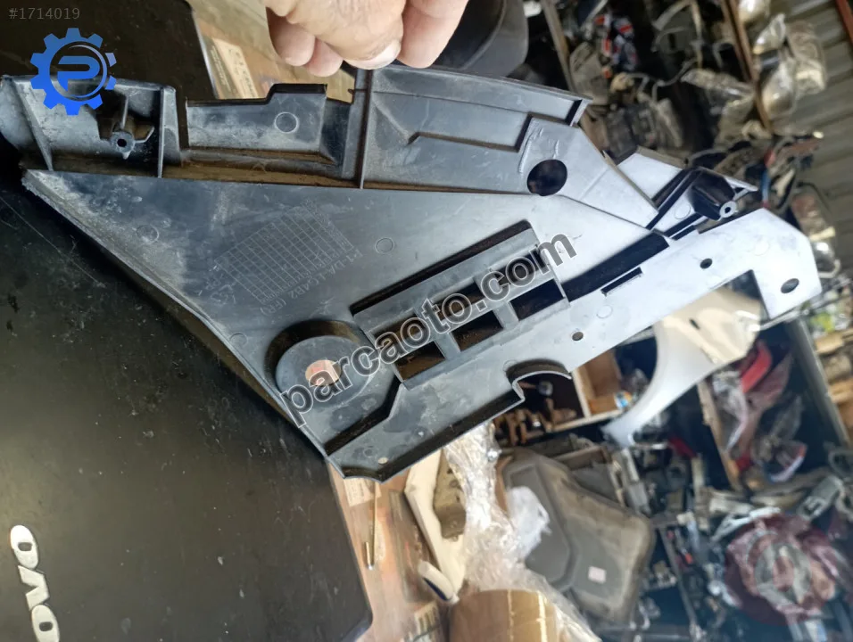 Renault clio symbol sağ ön tampon braketi.p1-da lg4b2