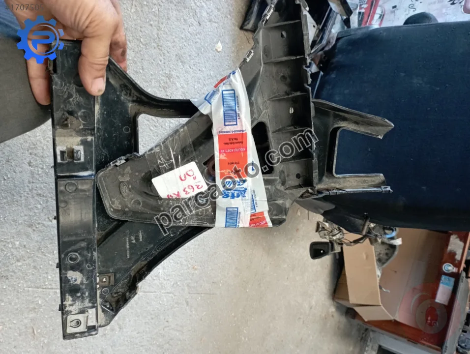 Ford transit v363 sol ön bağlantı braketi tırnaklı