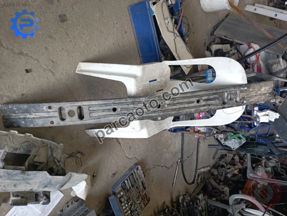 Mercedes w 124 ön tampon travesi..bzs 613002
