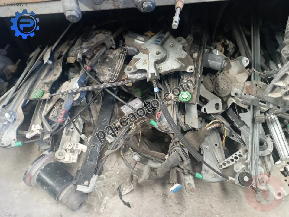 Bmw e36-3.18.sol ön cam krikosu...513 219 608 990