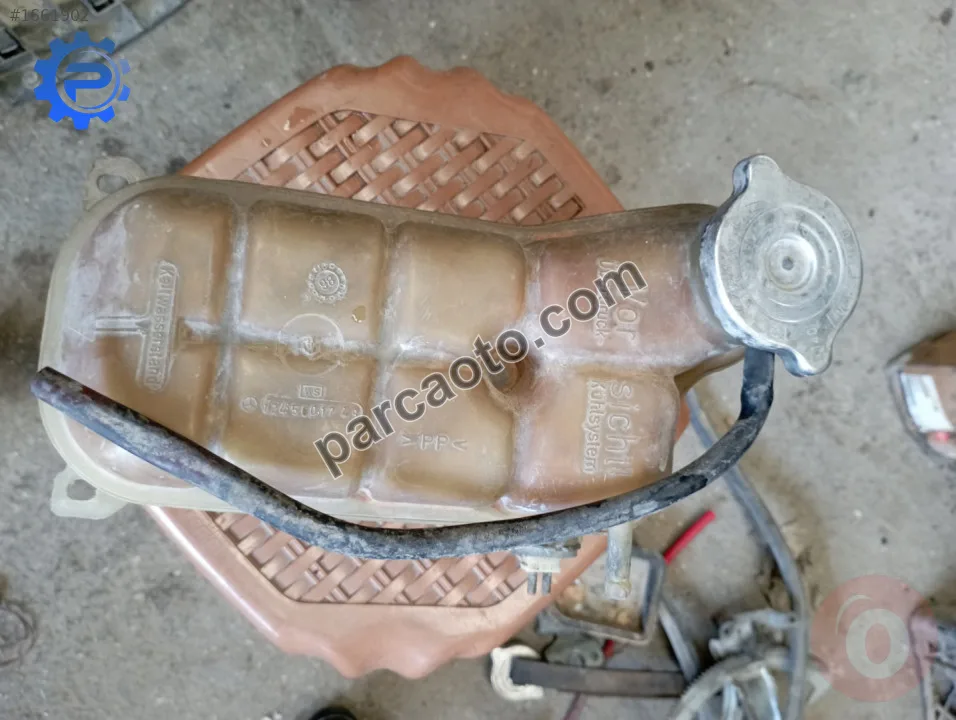Mercedes w 124 radyötör yedek su bidonu.124 5001 749