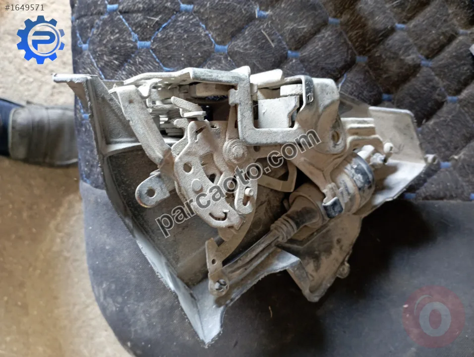 Mercedes w 210 sağ arka kapı kilidi..a2027330208