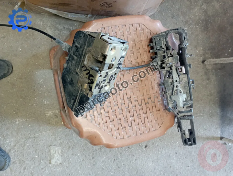Renault megane 2.ön sol kapı kilidi..820002863