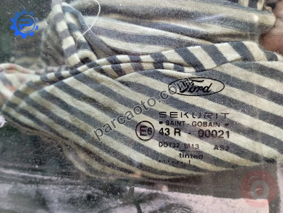 Ford mondeo arka kapı camı