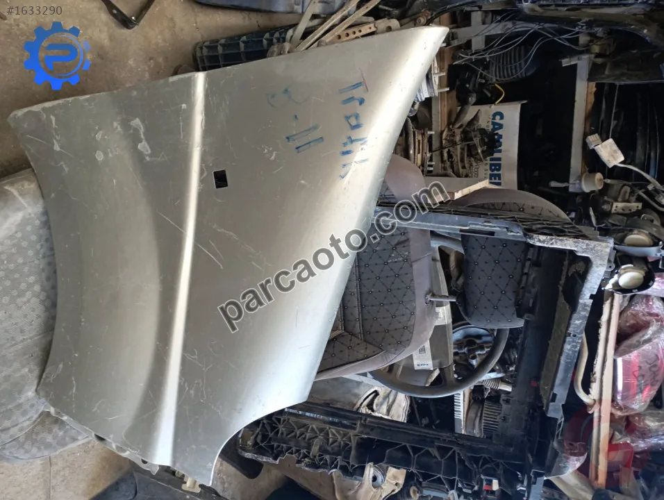 Renault trafik sağ ön çamurluk.2008-2011