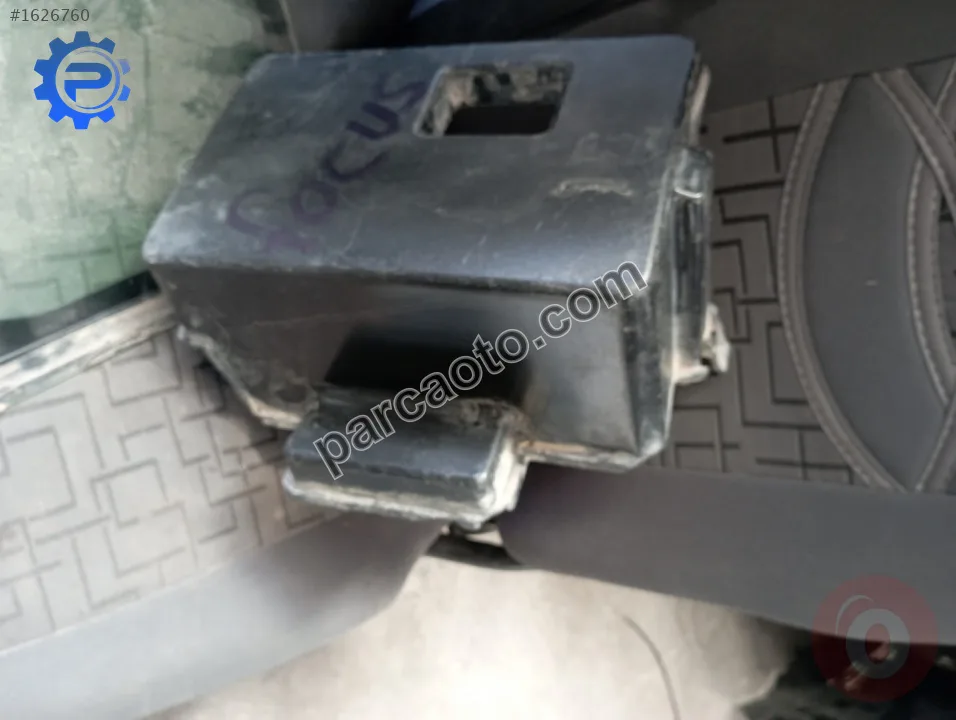 Ford focus akü kapağı