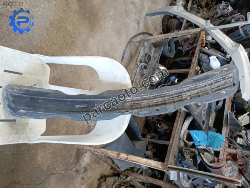 Mercedes w 204.öc cam ızgarası.a210880 0805 rl