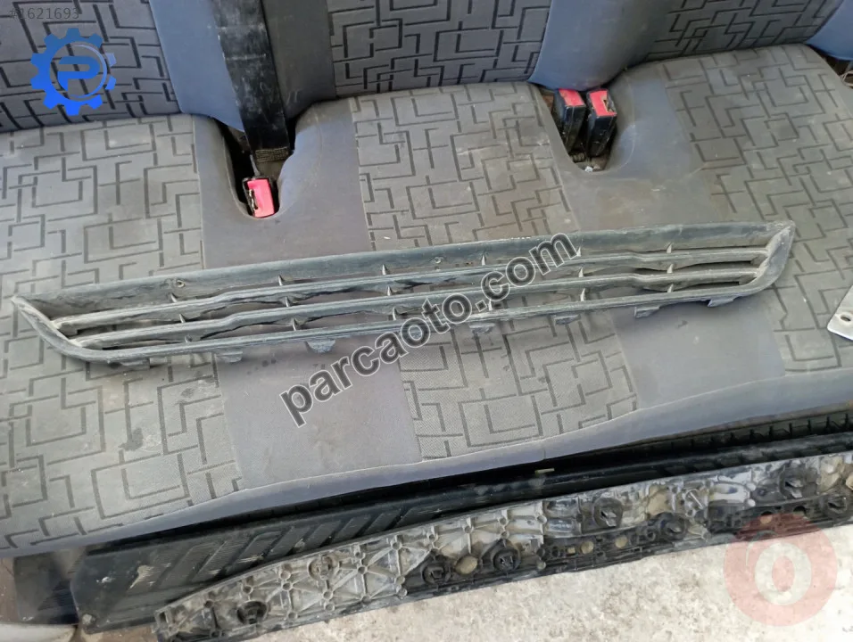 Ford fiesta ön panjur 2003-2007..17k945-aa