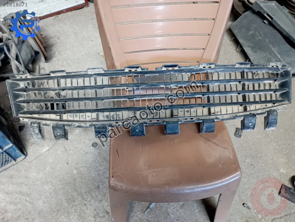 Renault megane 2 ön tampon ızgarası