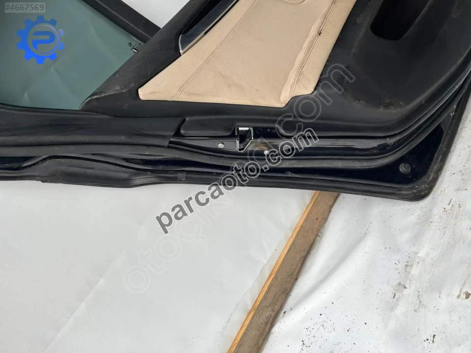 BMW F10 5 Serisi sol arka kapı 24 alt toz lastiği