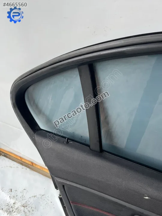 BMW F30 3 Serisi sol arka kapı 19 cam çerçeve iç kaplaması