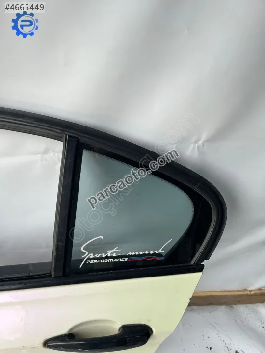 43R-001735 BMW F30 3 Serisi sol arka kapı 18 kelebek cam camı 43R-001735 BMW F30 3 Serisi sol arka kapı 18 kelebek cam camı