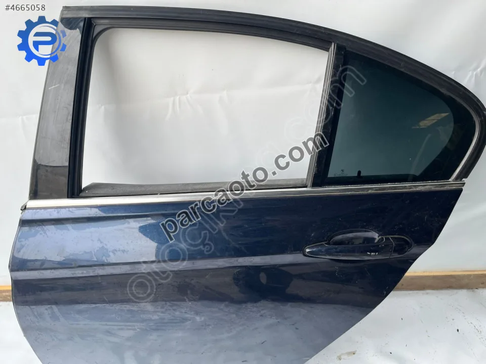BMW F30 3 Serisi sol arka kapı 17 nikelajlı dış sıyırıcı fitil