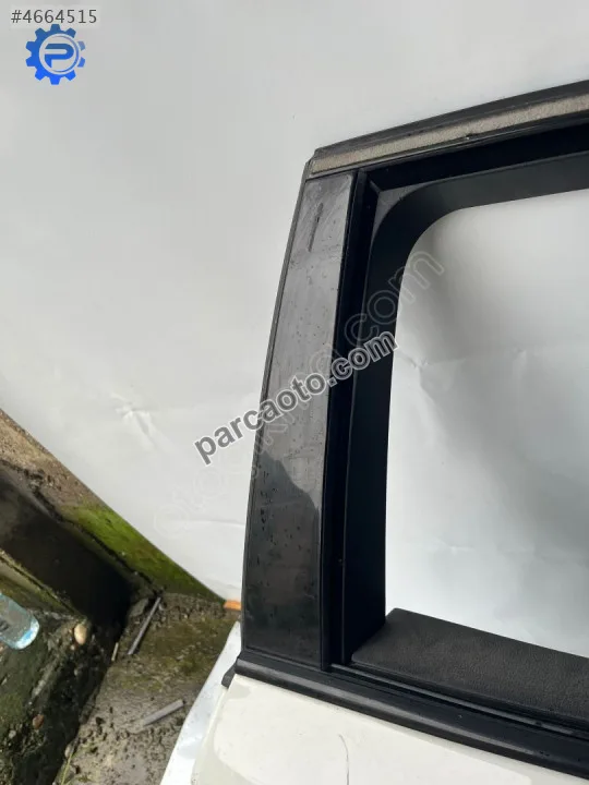 BMW F11 5 Serisi Touring Vagon sol arka kapı dış direk kaplaması