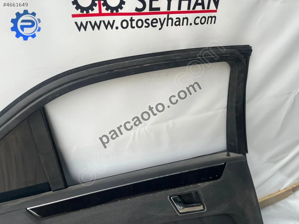 Mercedes E 2009 16 W212 sol arka kapı 11 cam çerçeve iç kaplaması