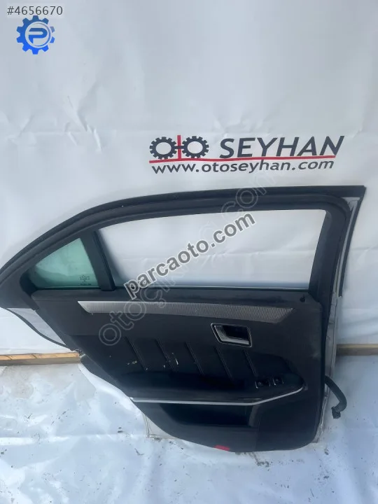 Mercedes E 2009-2016 W212 sol arka kapı 6 üstü toz lastiği