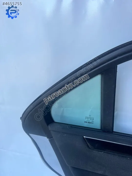Mercedes E 09-16 W212 sol arka kapı 5 cam çerçeve iç kaplaması