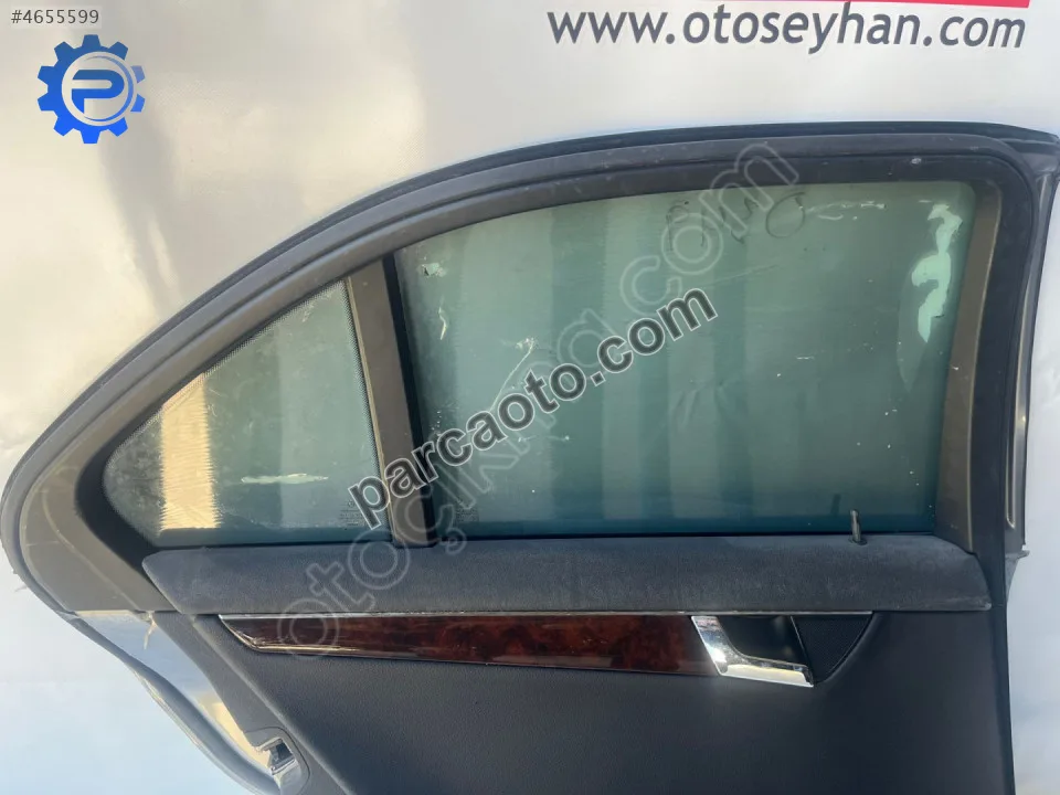 Mercedes C180 W204 sol arka kapı 4 cam çerçeve iç kaplaması