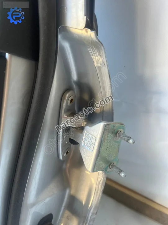 Mercedes C180 W204 sol arka kapı 2 üst menteşe menteşesi