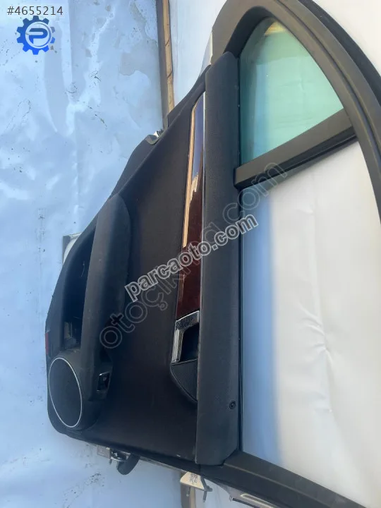 Mercedes C180 W204 sol arka kapı 2 üstü toz lastiği