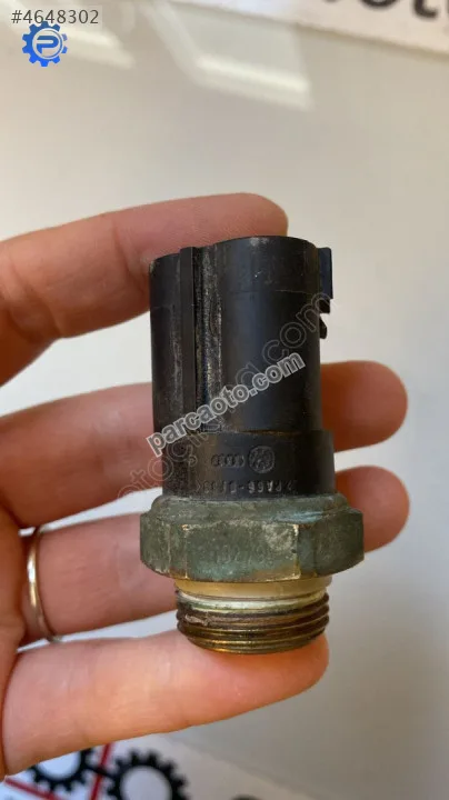 1J0959481A Volkswagen Golf 4 radyatör fan hararet müşürü