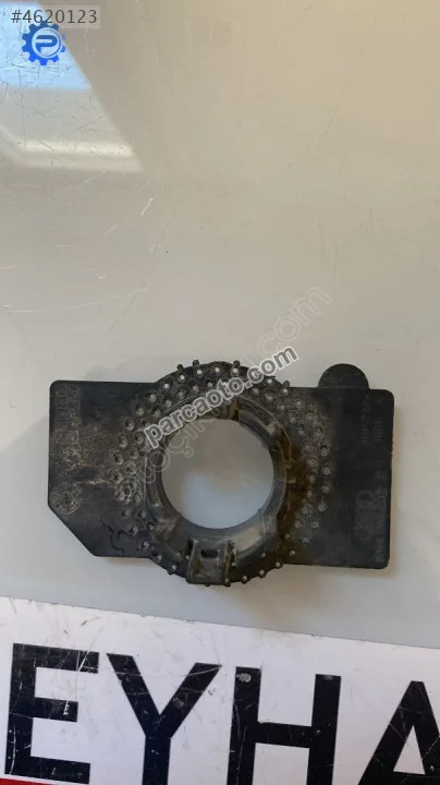 8V4919292E Audi A3 2018 park sensörü tutucu braketi