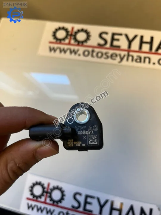 3Q0959351A volkswagen golf 7 arka sağ sol yan airbag darbe sensör
