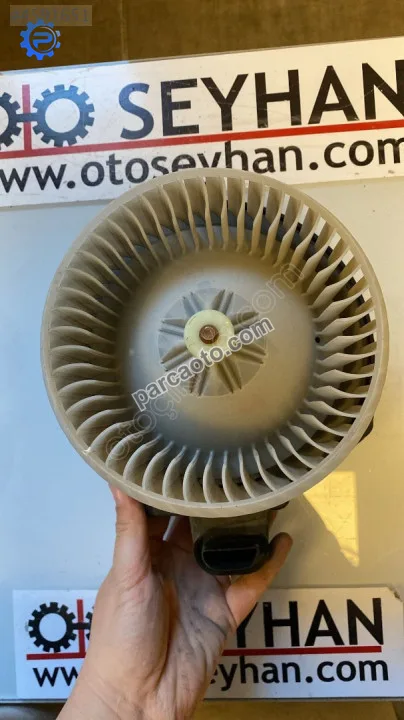 AV272700-8105 toyota corolla 2015 kalorifer fan motoru