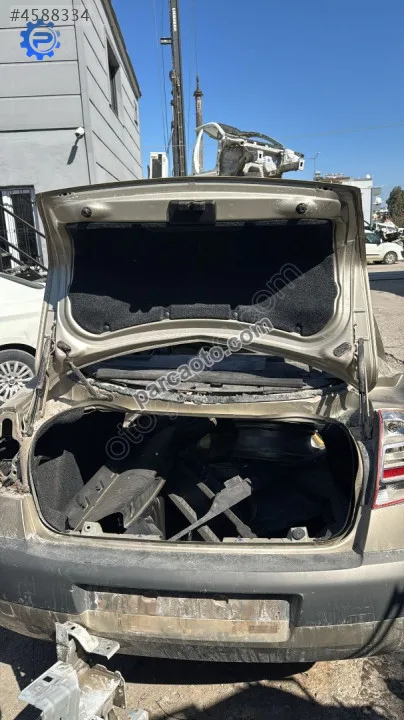 Renault megane 2 bagaj kapağı