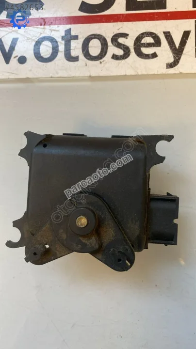 8D1820511B Audi A4 2002 kalorifer ayar motoru not.