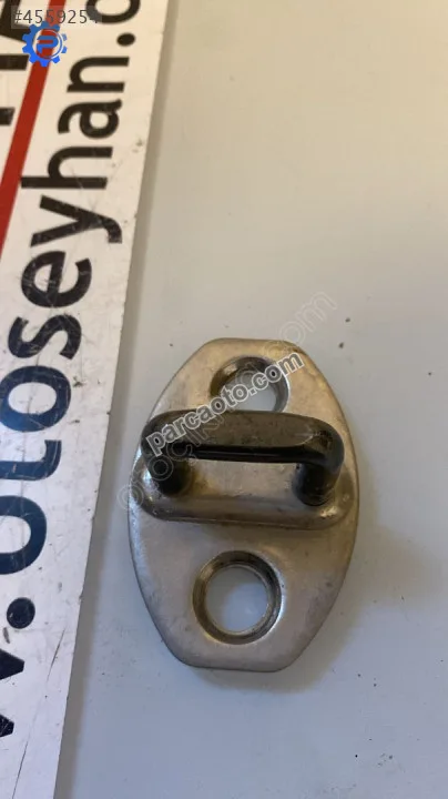 5K0837033A vw Golf 6 jetta sağ sol arka kapı kilit karşılğı