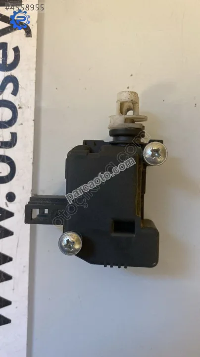 1Z0810773 1M0959781A Skoda Octavia A5 depo kapağı kilit motoru