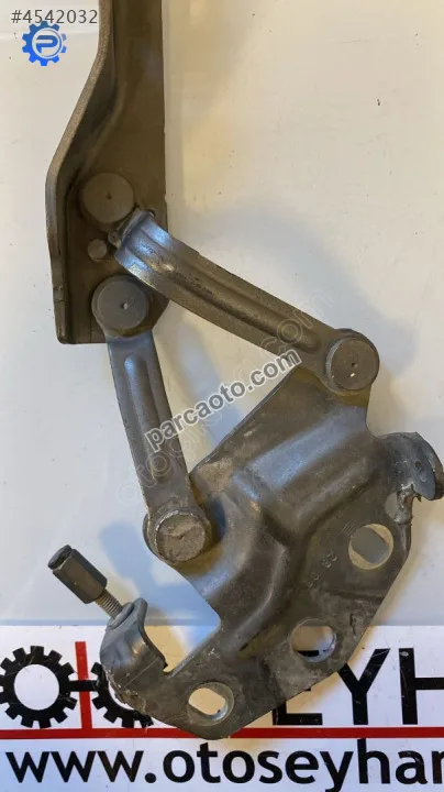 3C0823301D Volkswagen Passat B6 sol kaput menteşesi