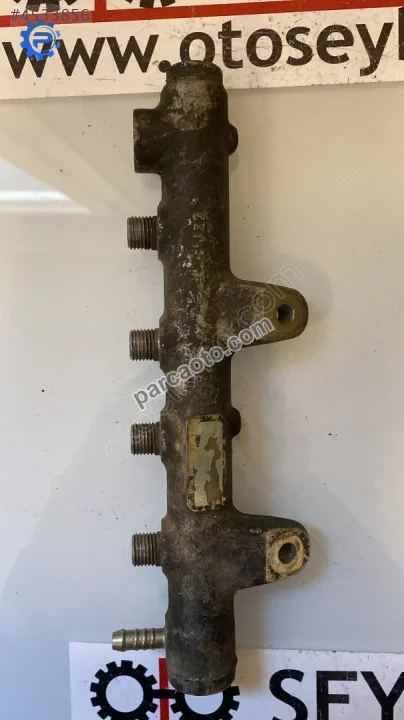 04b130093 Seat ibiza 2012 1.4 tdi CUS motor enjektör rail borusu