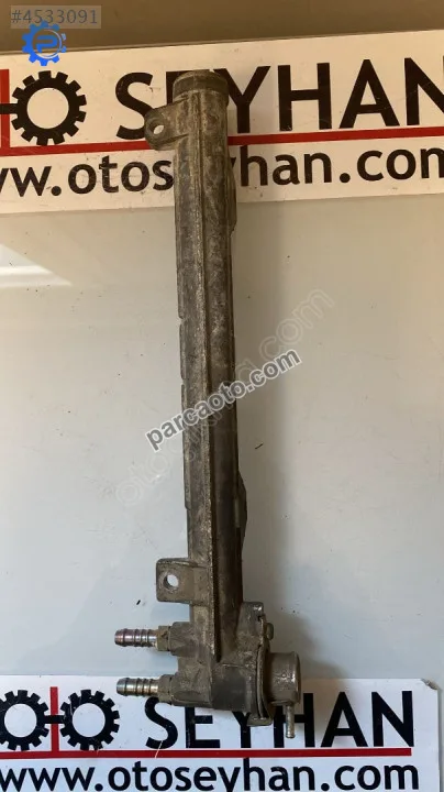 036133319 036133035A Volkswagen Bora 1.6 BCB enjektör kütüğü