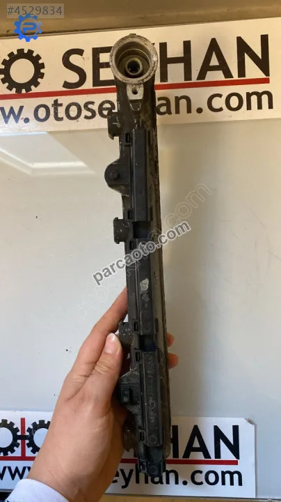 036133319 036971824A Volkswagen Bora 1.6 BCB enjektör kütüğü
