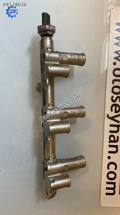 9811353880 27139Y01 Corsa F 1.2 benzinli müşürlü enjektör kütüğü
