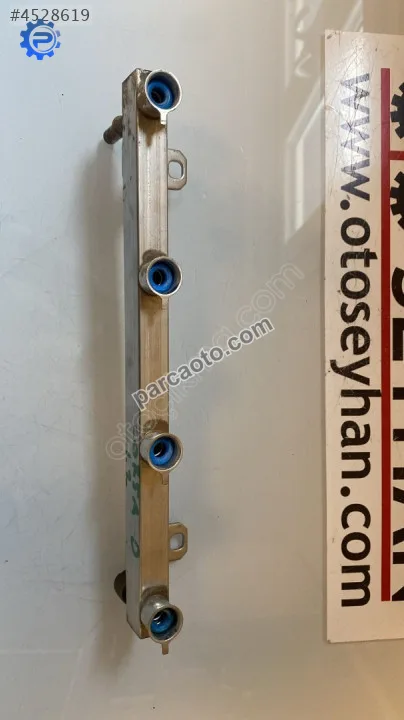 0280151239 55562258 Opel Corsa D 1.2 benzinli enjektör kütüğü