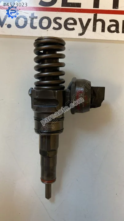 038130073AG  0414720215 VW Caddy 1.9 tdi BJB enjektörü