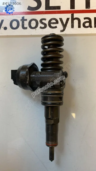 038130073AG  0414720215 Volkswagen Caddy 1.9 tdi BJB enjektörü