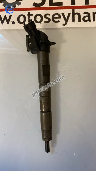 23670-33051 Toyota Corolla 2015 D4D dizel enjektörü