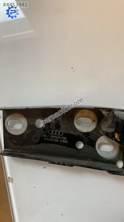 8V5827302C Audi A3 sedan 2020 bagaj kapağ menteşesi sağ