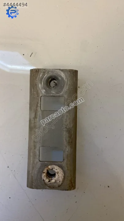 41517039986 BMW 5 serisi E60 model kapı menteşesi tutucu