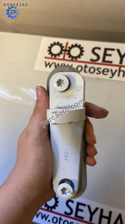 A047058 Mercedes C180 W204 sol arka kapı alt menteşesi
