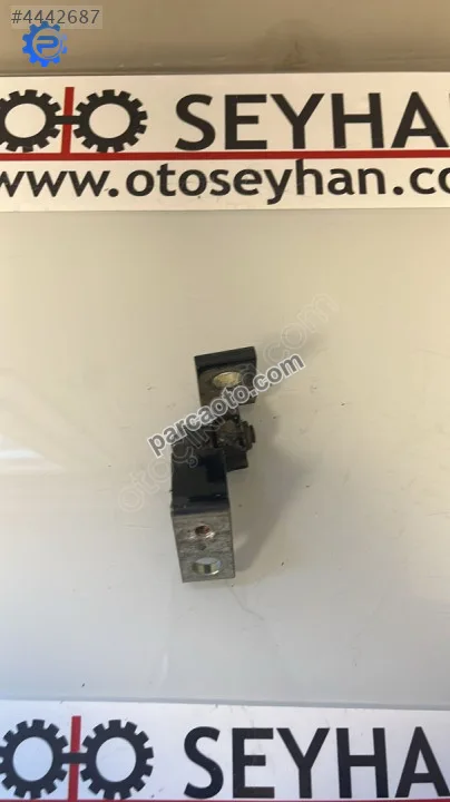 8K0831401B Skoda Octavia 2014 sol ön kapı alt menteşesi